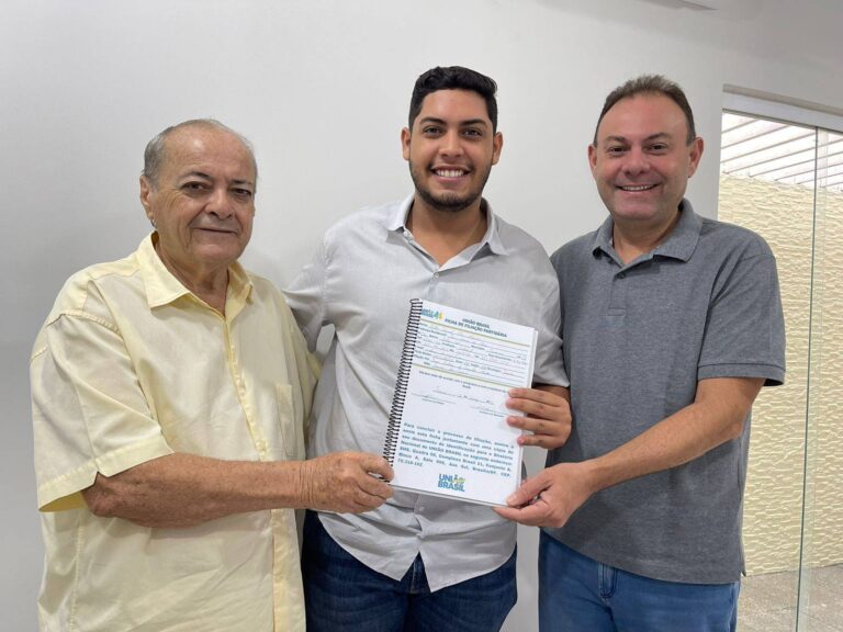 Prefeito Sílvio Mendes nomeia filho de Jeová Alencar para Secretaria de Governo