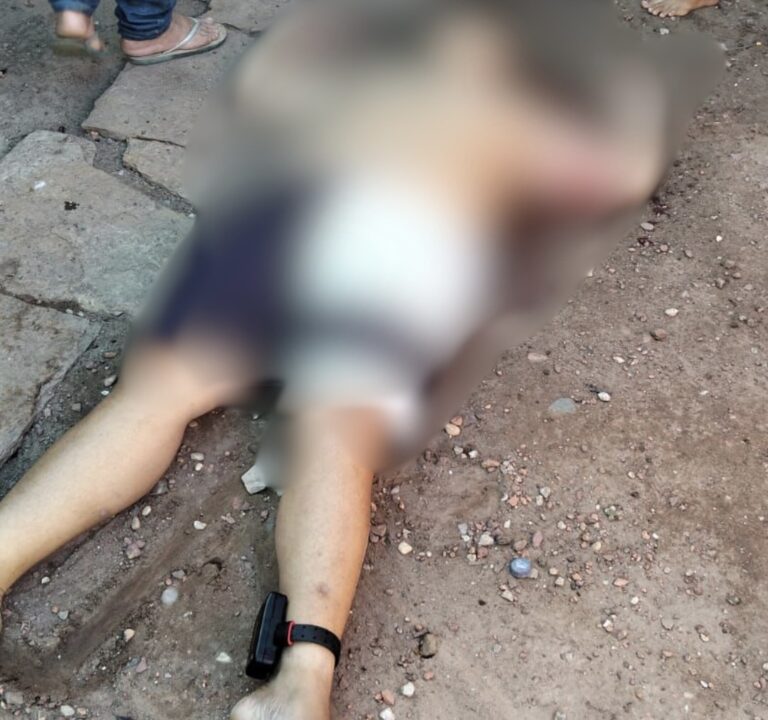 Jovem de 22 anos é executado a tiros na porta de casa em Altos