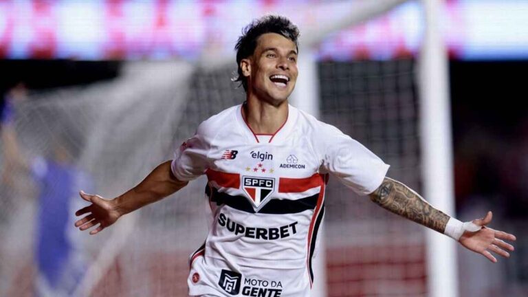 São Paulo goleia Cruzeiro por 4 a 1 no Morumbis e assume vice-liderança do Brasileirão
