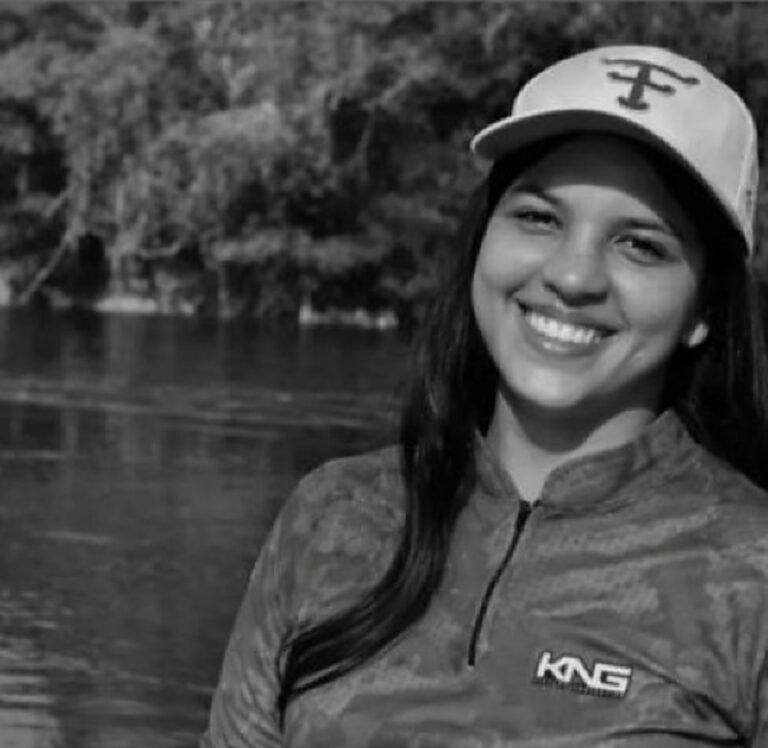 Jovem de 20 anos é morta a golpes de faca por idoso de 75 anos; os dois mantinham relacionamento