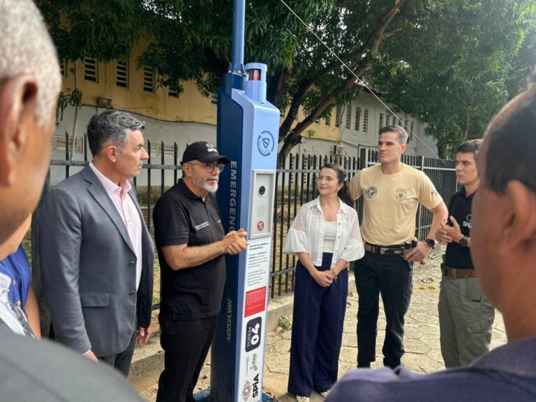 Totem inteligente com botão de emergência é instalado na Uespi em Teresina