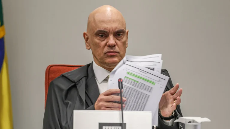 STF concede prisão domiciliar a idosos condenados pelos atos de 8 de Janeiro