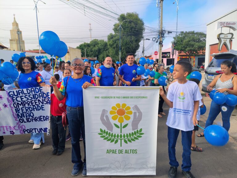 APAE de Altos reúne cerca de 300 pessoas em caminhada alusiva ao Dia Mundial do Autismo