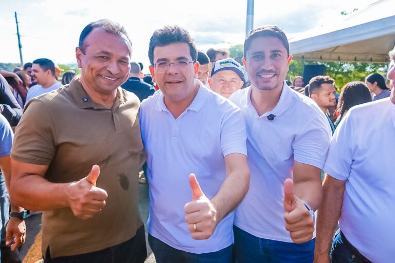Fábio Abreu acompanha inauguração de asfaltamento e entrega de kits em Brejo do Piauí