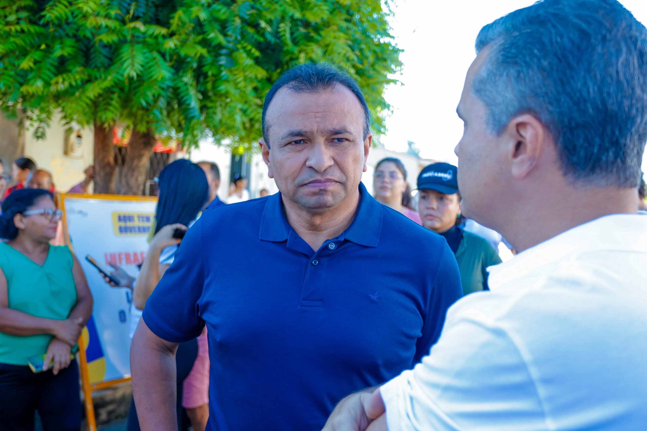 Capitão Fábio Abreu acompanha obras de asfaltamento no bairro Samapi em Teresina