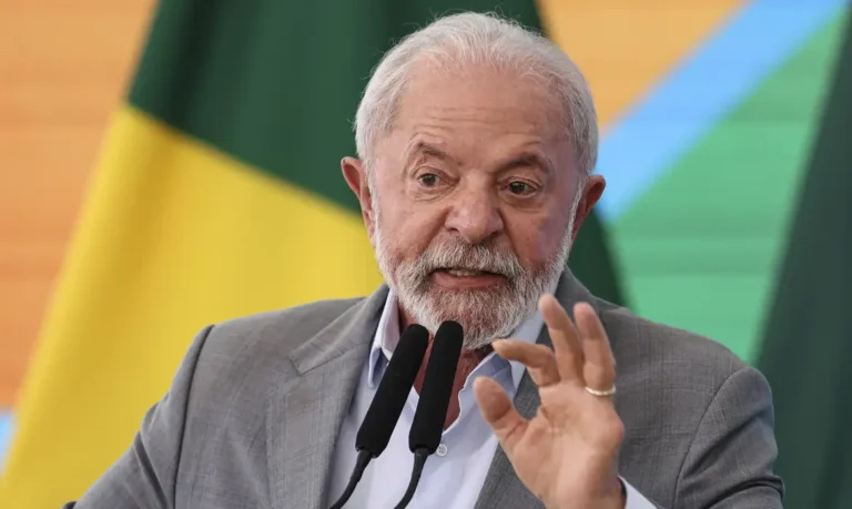 Lula anuncia fim da “taxa das blusinhas” para compras internacionais de até US$ 50