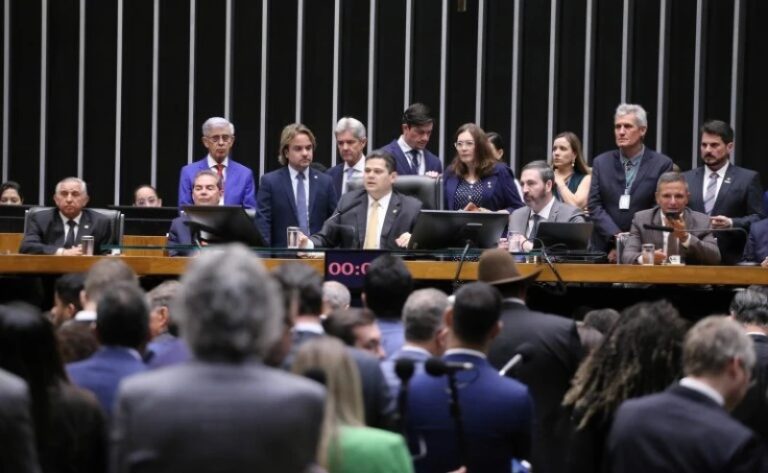Votação sobre penas do 8 de janeiro divide bancada do Piauí e impõe nova derrota ao governo Lula