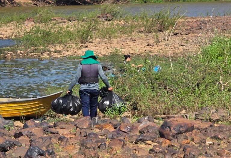 Ação ambiental retira cerca de 70 quilos de lixo do Rio Poti em Teresina