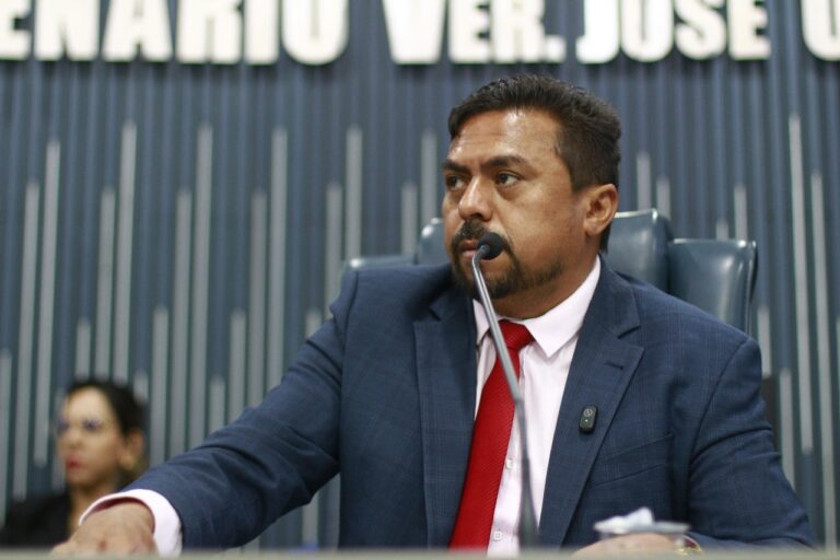 votação de projeto sobre uso de banheiros femininos é adiada após pedido de vistas na Câmara de Teresina