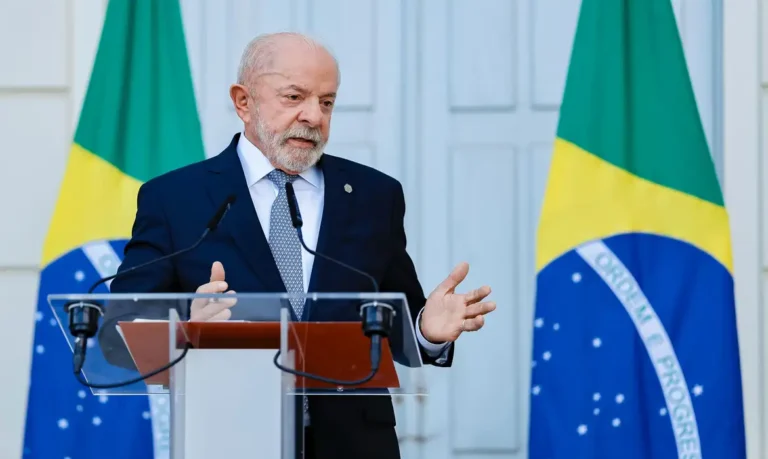 “Não se meta nas eleições no Brasil”, diz Lula ao presidente Donald Trump
