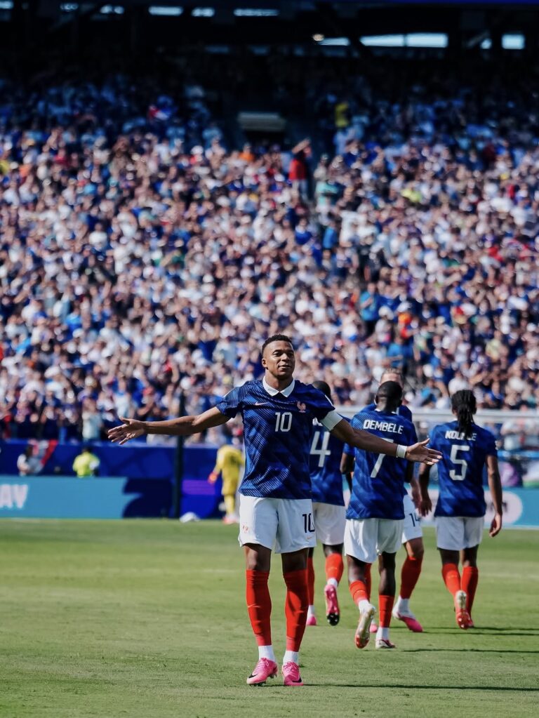 França vence Iraque por 3 a 0 com gols de Mbappé e Dembélé