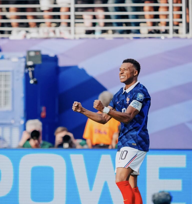 Com dois gols de Mbappé, França despacha Suécia e avança às oitavas