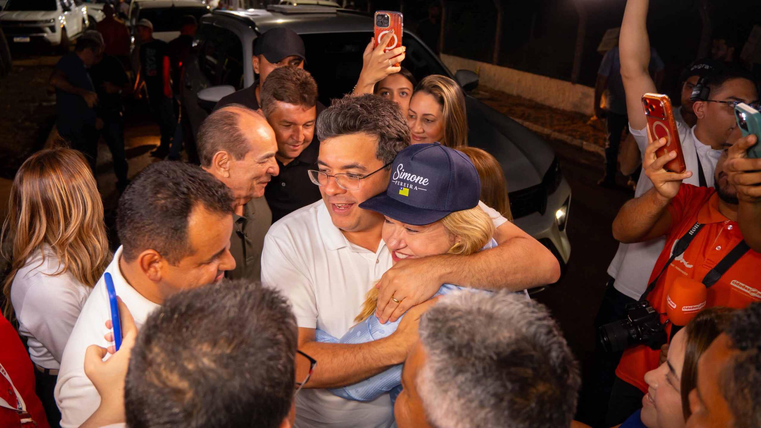 Simone Pereira acompanha governador Rafael Fonteles em visita a obras em Geminiano