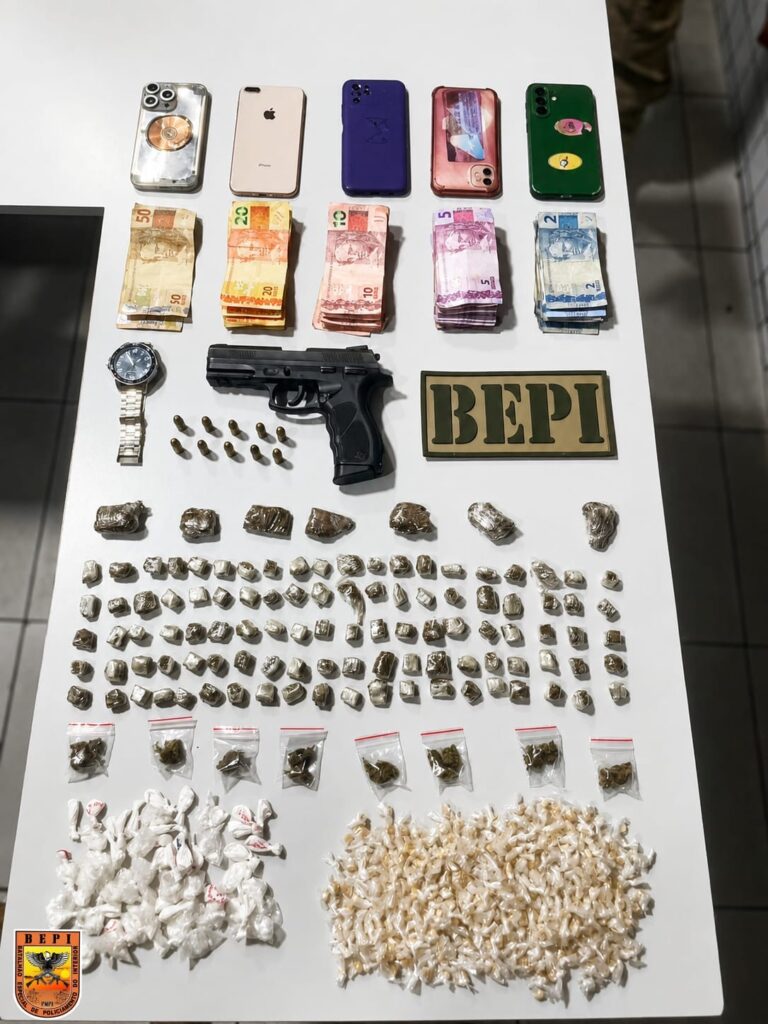 Adolescente de 14 anos é apreendido com arma, drogas e mais de R$ 1,2 mil em Altos