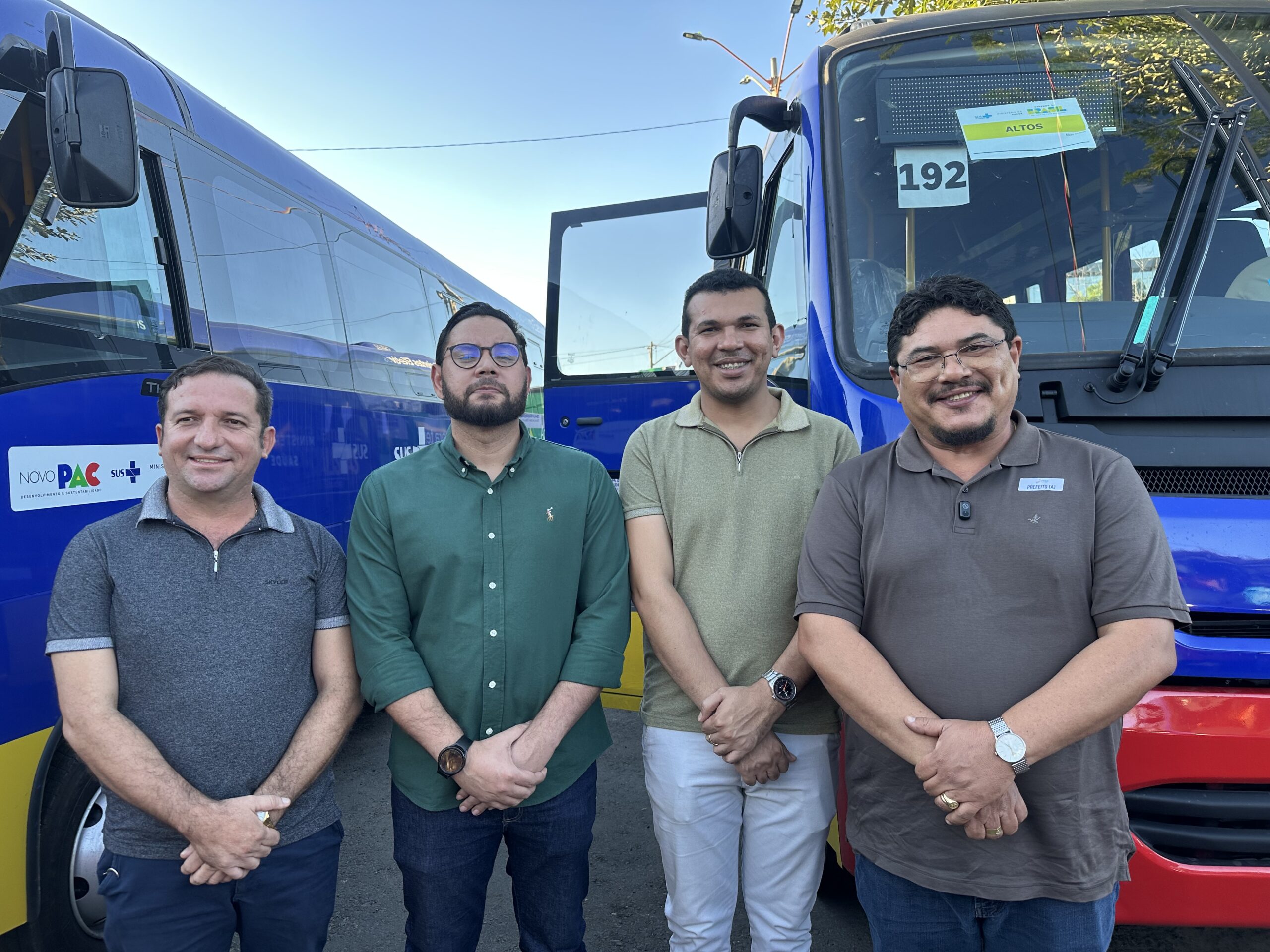 Prefeitura de Altos recebe micro-ônibus para fortalecer transporte sanitário de pacientes