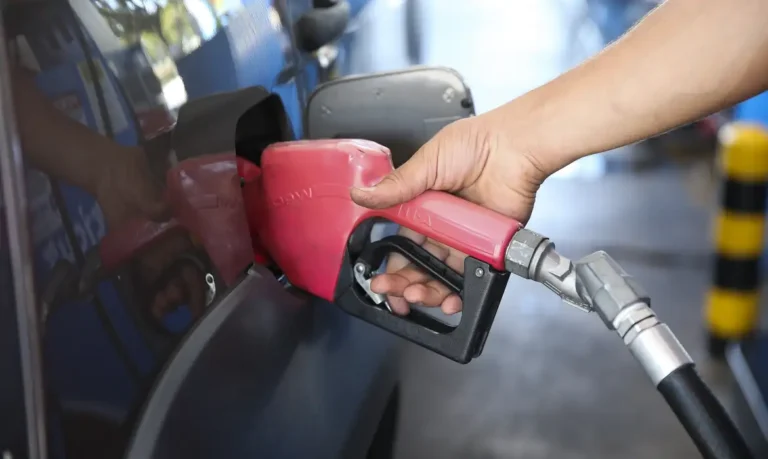 ANP lança aplicativo para motoristas conferirem a qualidade de postos de combustíveis e denunciarem irregularidades