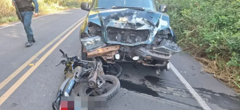 Jovem de 22 anos morre após colidir motocicleta contra caminhonete na zona Leste de Teresina