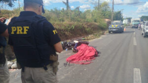 Passageiro morre após cair de motocicleta por aplicativo e ser atropelado por carreta em Teresina
