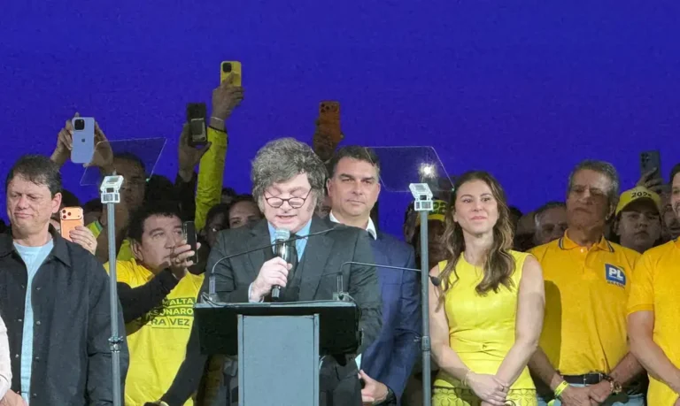 Governo Lula reage após Milei chamar presidente de “presidiário” e convoca embaixador