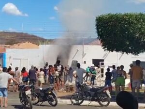 Cadeirante morre carbonizado durante incêndio em residência no interior do Piauí