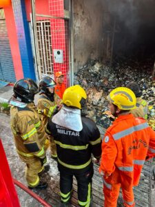 Incêndio de grandes proporções atinge supermercado e destrói depósito em Piracuruca