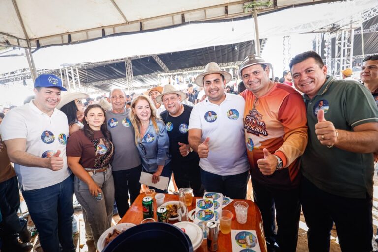 Deputada Simone Pereira participa dos festejos de Bertolínia