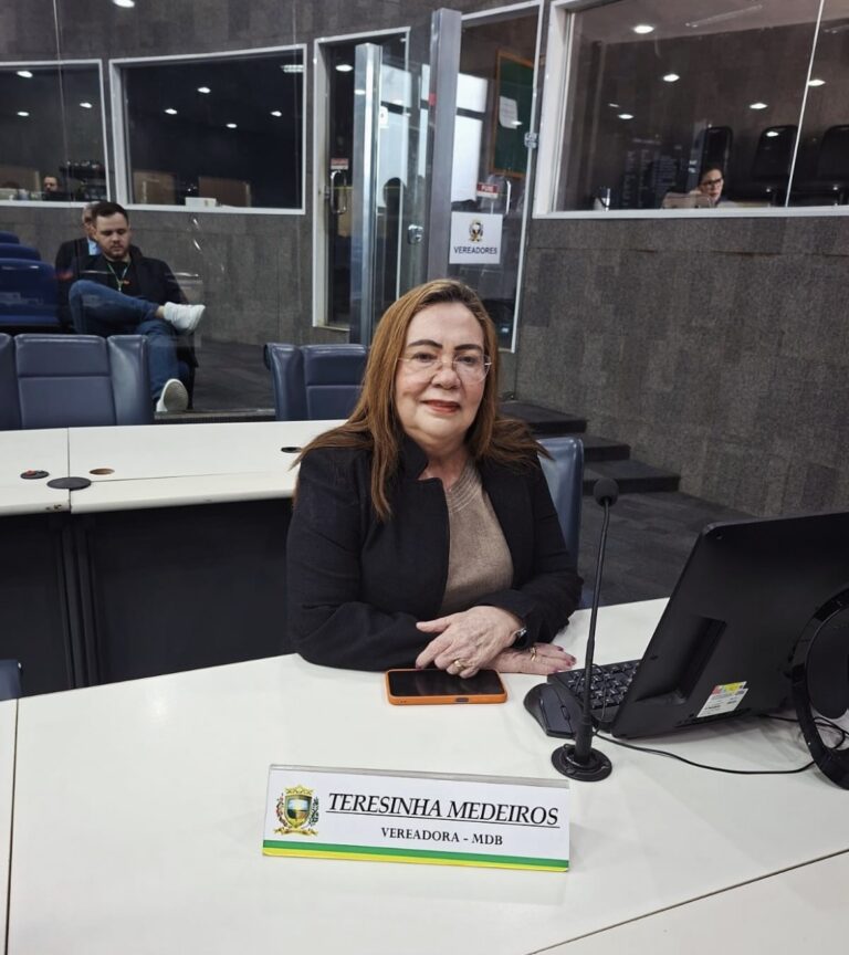 Suplente Teresinha Medeiros resiste a deixar vaga na Câmara após retorno de Zé Neto