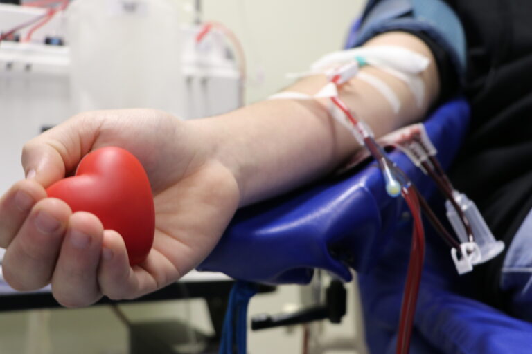 Novas regras para doação de sangue reduzem prazo após tatuagem, botox e procedimentos estéticos