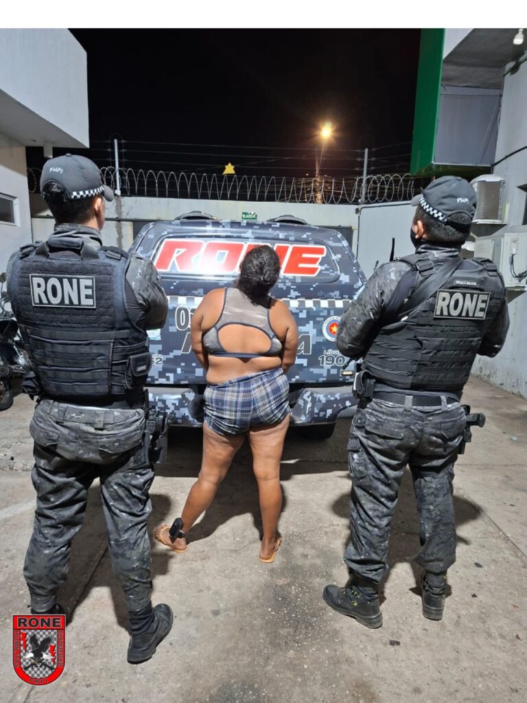 Mulher com tornozeleira eletrônica é presa suspeita de tráfico de drogas em Teresina