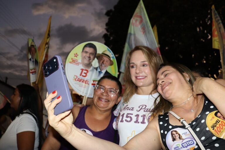 Ana Paula reúne multidão em caminhada no Promorar e reforça força política na reta final