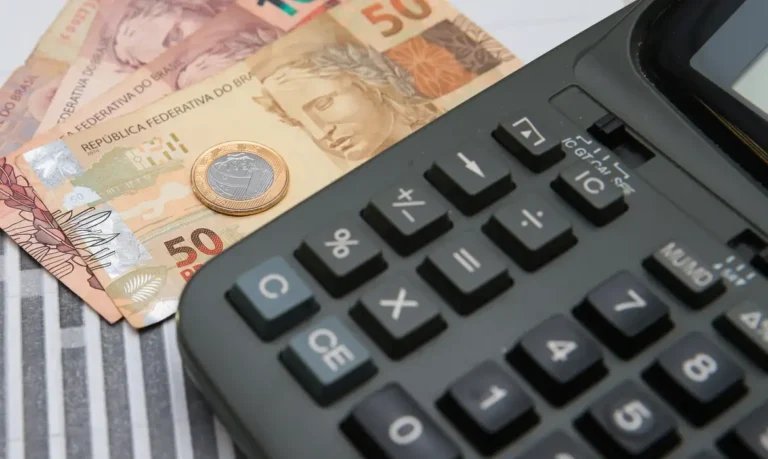 Governo Lula prevê arrecadar R$ 636 bilhões com novo imposto em 2027