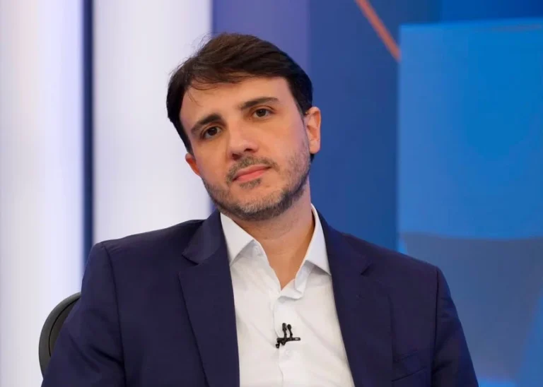 TSE suspende propaganda eleitoral de Renan Santos e candidato anuncia recurso
