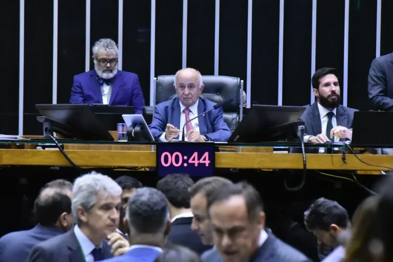 Júlio César destaca repasse extra de R$ 260 milhões para municípios do Piauí