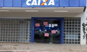 Greve dos trabalhadores da Caixa chega ao fim após TST determinar retorno imediato dos funcionários