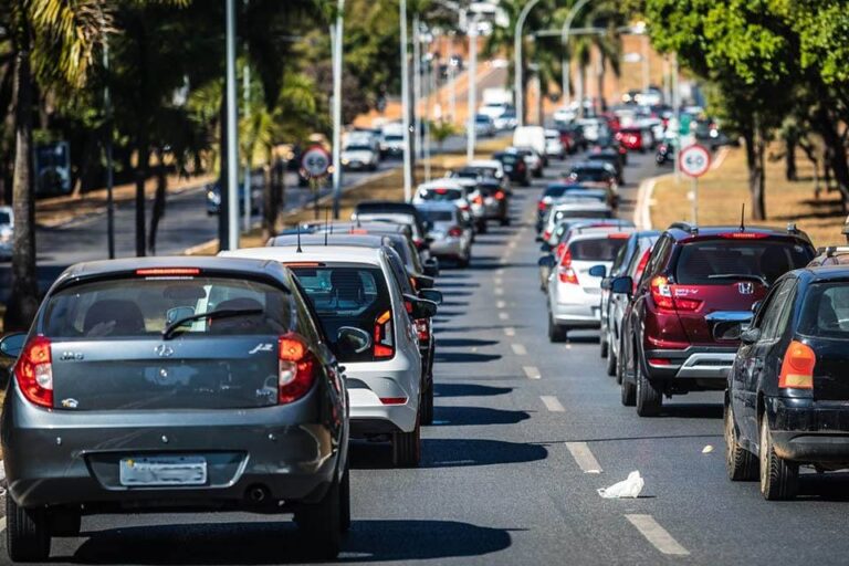 Motoristas e motociclistas de Teresina podem resolver questões de multas sem sair de casa