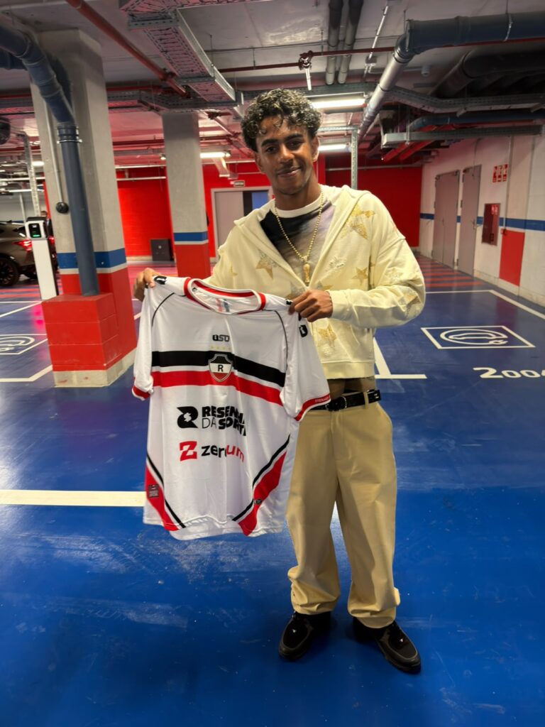 Lamine Yamal ganha camisa do River-PI de empresário piauiense em Barcelona