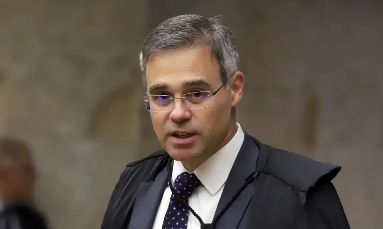 André Mendonça rejeita ação contra reajuste de 15% do Bolsa Família