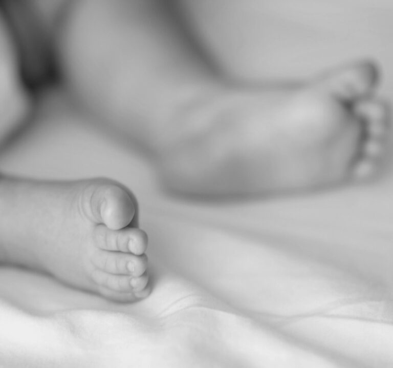 Bebê de 2 meses é encontrado morto com sangramento no rosto dentro de casa em Teresina